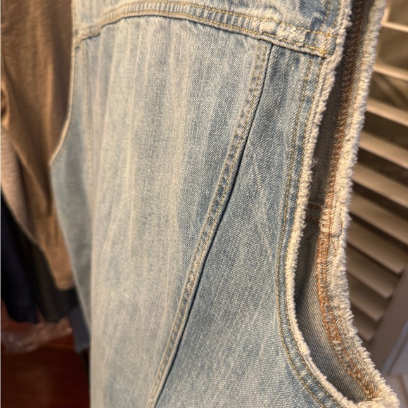 Levi's Classic Light Blue Denim Vest - Picture 8 of 9